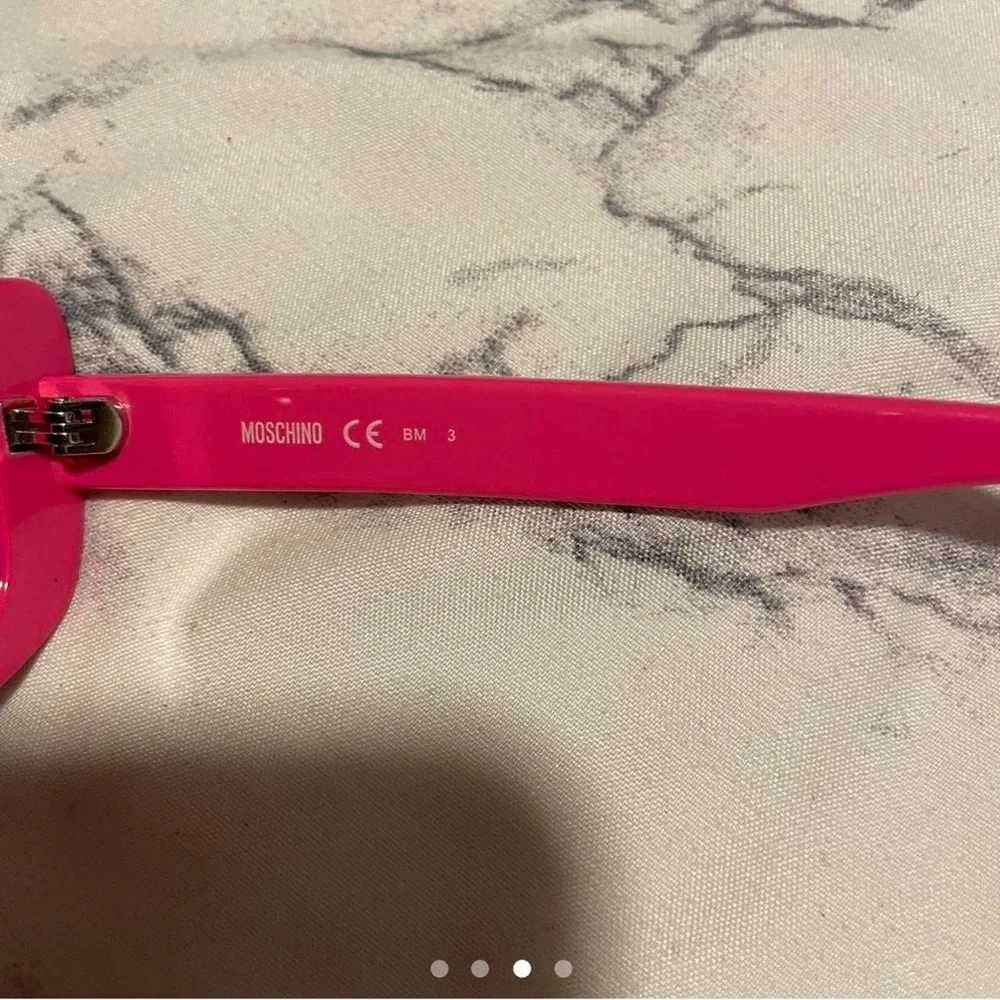 Moschino Pink Lip Sun glasses  #pink #moschino